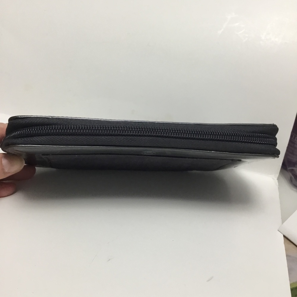 Guerlain Wallet - Picture 14 of 16